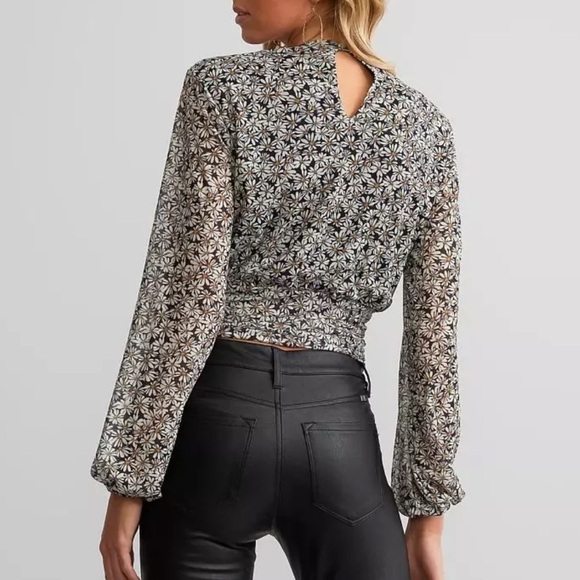 Daisy print blouse - Picture 13 of 14